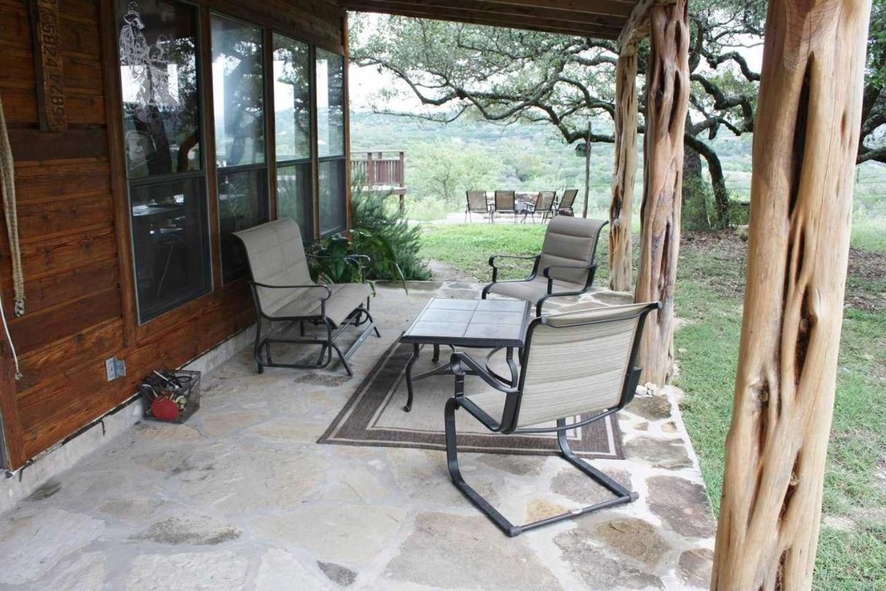 Rockin' B Ranch Bluff House Hotel Pipe Creek Exterior photo